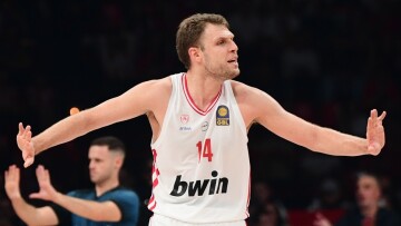 Βεζένκοφ για Ντουμπάι: «Απρόβλεπτη ομάδα, παίζει μπάσκετ πολλών κατοχών»
