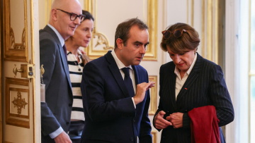 Ομιλία Λεκορνί για τον προϋπολογισμό στο κοινοβούλιο - Αναζητά στήριξη για να αποφύγει την πρόταση δυσπιστίας