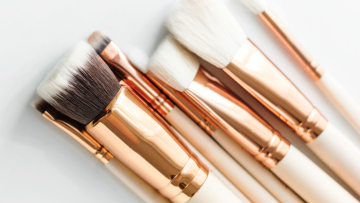 Τι συμβαίνει στην επιδερμίδα μας όταν τα πινέλα του μακιγιάζ δεν είναι καθαρά;
