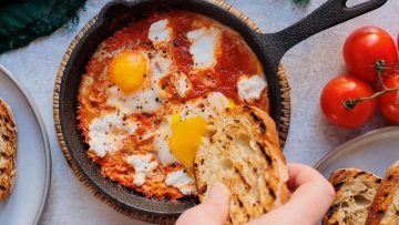 Ψωμί στο τραπέζι και σάλτσα στο φουλ: 20 συνταγές για αληθινές βούτες