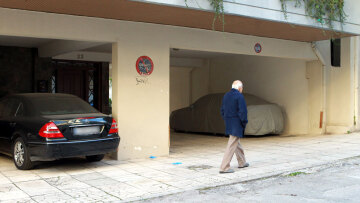 Πανάκριβο το πάρκινγκ στην Αθήνα, έως και 250 ευρώ το ενοίκιο για μία θέση στο Παγκράτι - Δείτε πίνακες με τις τιμές