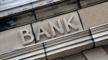 CNBC: Μήπως τα κόκκινα δάνεια των περιφερειακών τραπεζών στις ΗΠΑ εγκυμονούν μια κρίση τύπου 2008;