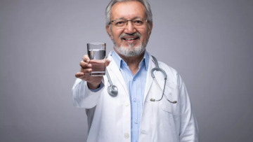 Γιατρός του Χάρβαρντ προτείνει 8 πρωινές συνήθειες για υγιές έντερο