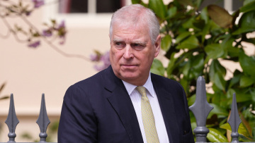 Αποποιείται τους τίτλους του ο πρίγκιπας Άντριου μετά τις νέες αποκαλύψεις για εμπλοκή του στο σκάνδαλο Επστάιν