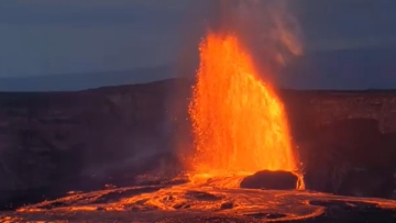 Νέα εντυπωσιακή έκρηξη του Κιλαουέα: Το ηφαίστειο της Χαβάης ξαναξυπνά με πίδακες λάβας 400 μέτρων