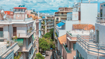 Στεγαστική κρίση στην Ευρώπη: Σπίτι μου, σπιτάκι μου, από Ελλάδα έως Ολλανδία - Φοιτητές σε σκηνές, τετραμελείς οικογένειες στα 35 τετραγωνικά