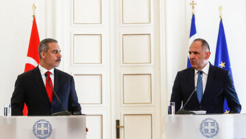 Σήμερα η συνάντηση Γεραπετρίτη με Φιντάν - Η Τουρκία απειλεί με «αντίδραση στο δεκαπλάσιο» μετά το ελληνικό βέτο στο πρόγραμμα SAFE
