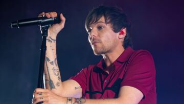 Ο Λούις Τόμλινσον εξήγησε πως ο θάνατος του Λίαμ Πέιν έφερε και πάλι κοντά τους One Direction