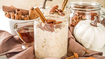 Overnight oats με γεύση cinnamon roll – Για όσους θέλουν ένα γλυκό και θρεπτικό πρωινό