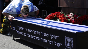 Το Ισραήλ πήρε μέσω του Ερυθρού Σταυρού μια ακόμη σορό ομήρου της Χαμάς