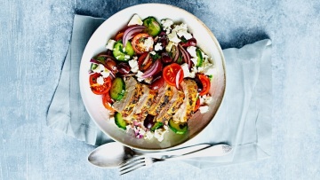 Γιατί όλοι στο εξωτερικό μιλούν για τα Greek Bowls, το πιο νόστιμο «εργασιακό» lunch της χρονιάς
