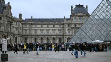 Διοικητική έρευνα για τη χολιγουντιανή διάρρηξη στο Λούβρο ανακοίνωσε η γαλλική κυβέρνηση