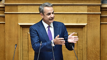 Μητσοτάκης: Ο Άγνωστος Στρατιώτης είναι ένας ιερός χώρος συνύπαρξης, δεν ανήκει σε καμία κυβέρνηση και σε κανένα κόμμα