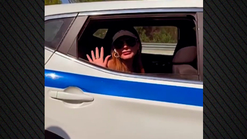 Καλώς έπραξαν οι αστυνομικοί και μετέφεραν τη Δέσποινα Βανδή, λένε πηγές της ΕΛ.ΑΣ. - Έγινε για αποτροπή ατυχήματος