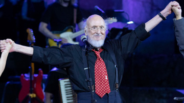 Διονύσης Σαββόπουλος: Η γενναία εξομολόγησή του για τη μάχη του με τον καρκίνο 
