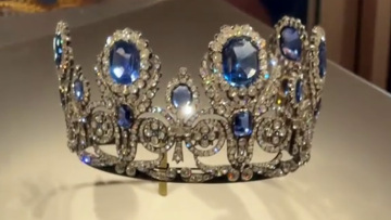 Το «προφητικό» βίντεο Ελληνίδας με τα βασιλικά κοσμήματα στο μουσείο του Λούβρου: Θα μας το πάρουν, κοιτάνε και άλλοι 