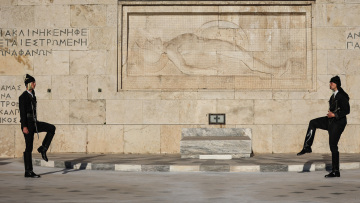 Κυβερνητικά στελέχη: Τα συναρμόδια υπουργεία υπογράφοντας την τροπολογία για τον Άγνωστο Στρατιώτη, έδειξαν εμπράκτως τη στάση τους