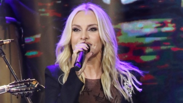 Πέγκυ Ζήνα: Μεγαλώνοντας δεν ήθελα να γίνω τραγουδίστρια, κάποιοι το επέλεξαν και μου βρήκαν τραγούδια