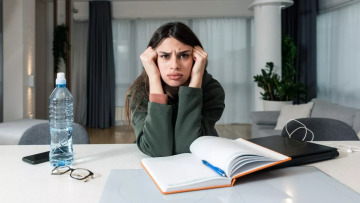 ΔΕΠΥ: Γιατί οι γυναίκες διαγιγνώσκονται 5 χρόνια μετά τους άνδρες; Νέα μελέτη έχει την απάντηση
