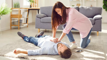 Καρδιακή ανακοπή – Με ΚΑΡΠΑ όλοι μπορούμε να σώσουμε μία ζωή
