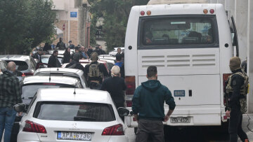 Με κονβόι και δρακόντεια μέτρα ασφαλείας στη ΓΑΔΑ οι συλληφθέντες για τη μαφία του ΟΠΕΚΕΠΕ - Δείτε βίντεο