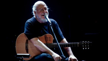 Το μεσημέρι του Σαββάτου η κηδεία του Διονύση Σαββόπουλου - Στο παρεκκλήσι της Μητρόπολης από το πρωί η σορός του