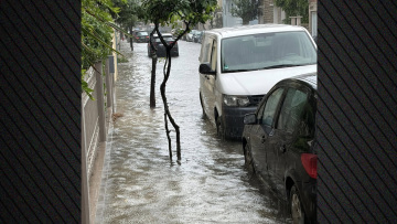 Μεσολόγγι: Μεγάλα προβλήματα από την καταρρακτώδη βροχή – Πλημμύρισαν δρόμοι 
