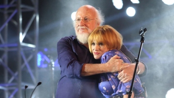 Ελεωνόρα Ζουγανέλη για Διονύση Σαββόπουλο: Έχει επηρεάσει πάρα πολύ τη ζωή μου, είναι σαν να χάνω έναν δικό μου άνθρωπο
