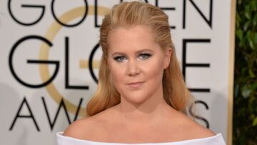 Η Έιμι Σούμερ δείχνει το σώμα της μετά την απώλεια κιλών - «Χωρίς φίλτρα, χωρίς fillers»