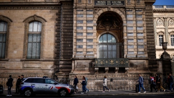 Politico: Γιατί το φιάσκο στο Μουσείο του Λούβρου ήταν αναπόφευκτο