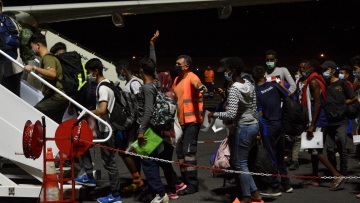 Η Γερμανία πιέζει για επιστροφές προσφύγων στην Ελλάδα - «Μειώσαμε τις ροές, η πολιτική μας αποδίδει», απαντά η Αθήνα