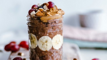 Overnight Oats: Οι πιο θρεπτικοί συνδυασμοί για το ταπεράκι του γραφείου