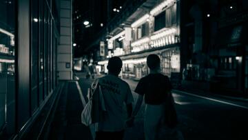 Σε ποια χώρα της Ευρώπης οι άνθρωποι νιώθουν μεγαλύτερη ασφάλεια να περπατούν έξω τη νύχτα;
