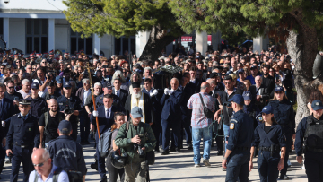 Με δάκρυα και τραγούδια η Ελλάδα αποχαιρέτησε τον Διονύση Σαββόπουλο - Δείτε βίντεο, φωτογραφίες