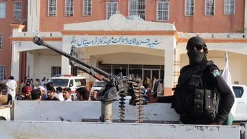 Το Πακιστάν προειδοποιεί για «ανοικτό πόλεμο» με το Αφγανιστάν αν αποτύχουν οι συνομιλίες
