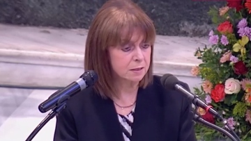 Σακελλαροπούλου για Σαββόπουλο: Τραγούδησες για τον λαό, το έθνος, την ιστορία, αλλά και για τον καθένα μας προσωπικά