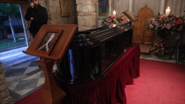 Στο παρεκκλήσι της Μητρόπολης η σορός του Διονύση Σαββόπουλου