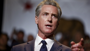 Ο Δημοκρατικός κυβερνήτης της Καλιφόρνιας Γκάβιν Νιούσομ σκέφτεται να θέσει υποψηφιότητα στις προεδρικές εκλογές του 2028