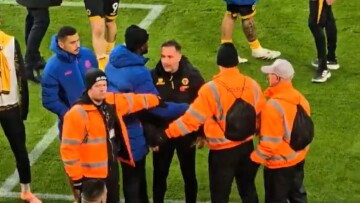 Βίτορ Περέιρα: Τσακώθηκε με οπαδούς της Γουλβς που ζήτησαν την απόλυσή του - Βίντεο 