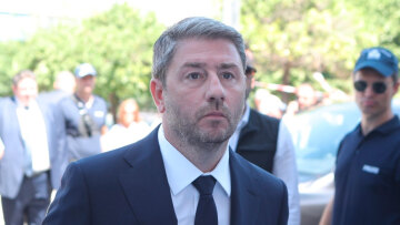 Οργή στο ΠΑΣΟΚ από την απουσία Ανδρουλάκη στην κηδεία Σαββόπουλου και τον διευθυντή της... μιας ημέρας