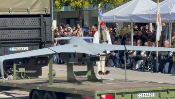 Θεσσαλονίκη: Εντυπωσιακή επίδειξη drones, συστημάτων anti-drone και όπλων τεχνητής νοημοσύνης στη στρατιωτική παρέλαση - Δείτε βίντεο