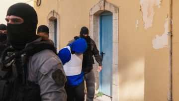 Φονικό στα Χανιά: Ποινική δίωξη για ανθρωποκτονία από πρόθεση σε ήρεμη ψυχική κατάσταση στον 23χρονο