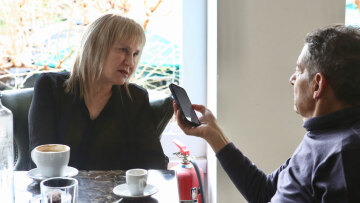 Η  Σώτη Τριανταφύλλου στον Δανίκα: Όσα γίνονται στη Γαλλία δείχνουν τον αυτοκτονικό πειρασμό της Δύσης