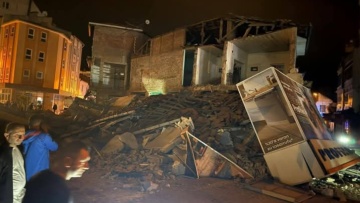 Βίντεο από τη στιγμή του σεισμού των 6,1 βαθμών στην Τουρκία - Τραυματίστηκαν 19 άτομα από τον πανικό τους