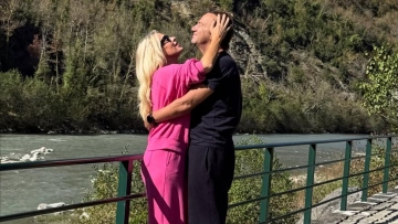 Η Ελένη Μενεγάκη γιόρτασε τα 56α γενέθλιά της με τον Μάκη Παντζόπουλο στα Τζουμέρκα: «Δεν μετράω πλέον χρόνια, μετράω στιγμές»