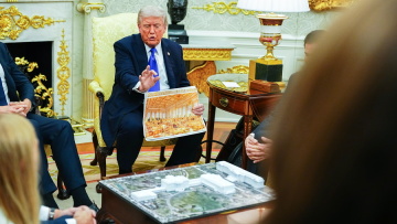 Ο Τραμπ αντικαθιστά όλα τα μέλη της Επιτροπής Τεχνών που ελέγχει τα σχέδια για την αίθουσα χορού του Λευκού Οίκου