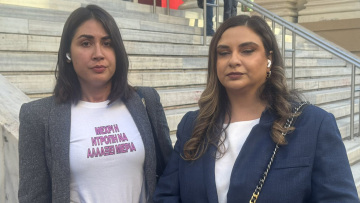 Έλενα Κρεμλίδου: Καταδικάστηκε ο 36χρονος αστυνομικός για την υπόθεση revenge porn - Το μήνυμα στη μπλούζα της