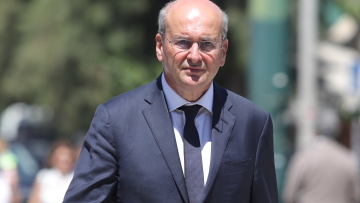 Χατζηδάκης: Αντίπαλος μας η ακρίβεια και όχι η αντιπολίτευση - Ακούμε τι μας λένε οι πολίτες