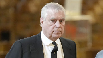 Εφάπαξ επίδομα και ετήσια σύνταξη που θα πληρώνει ο βασιλιάς θα λάβει ο Άντριου ως πολίτης
