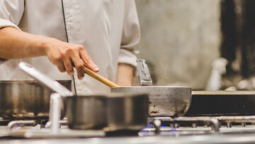 Φοροδιαφυγή κατ' εξακολούθηση για τον τηλεοπτικό σεφ που συνελήφθη - Είχε κρύψει εισοδήματα ύψους 1.341.000 ευρώ